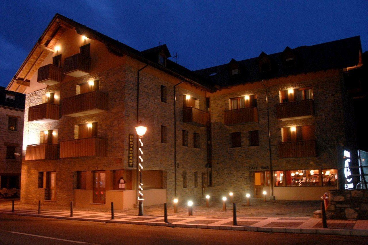 Hotel Els Encantats Еспот Екстериор снимка