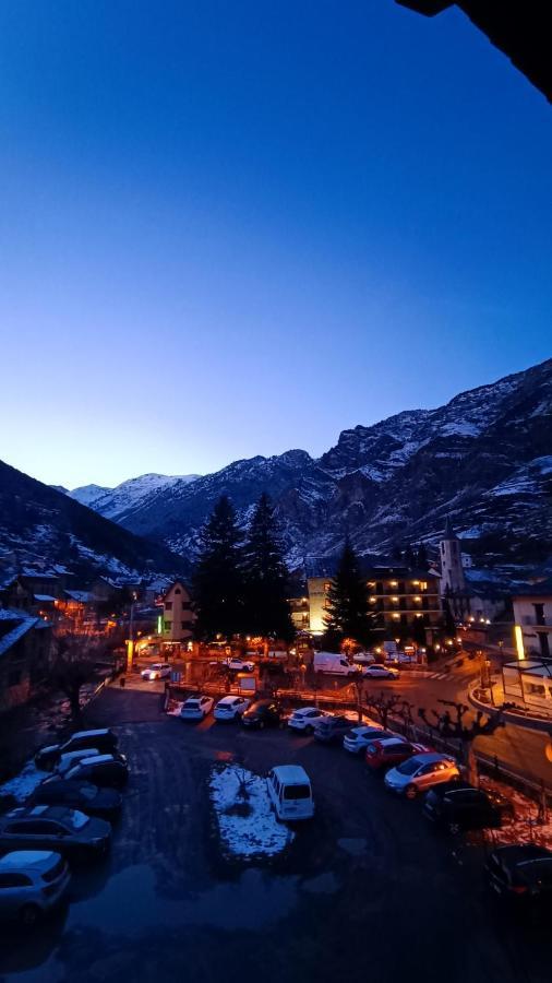 Hotel Els Encantats Еспот Екстериор снимка