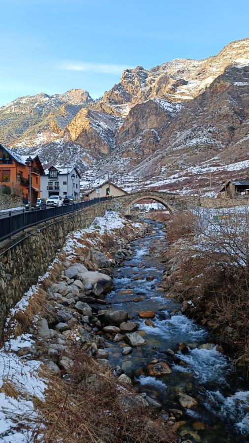 Hotel Els Encantats Еспот Екстериор снимка