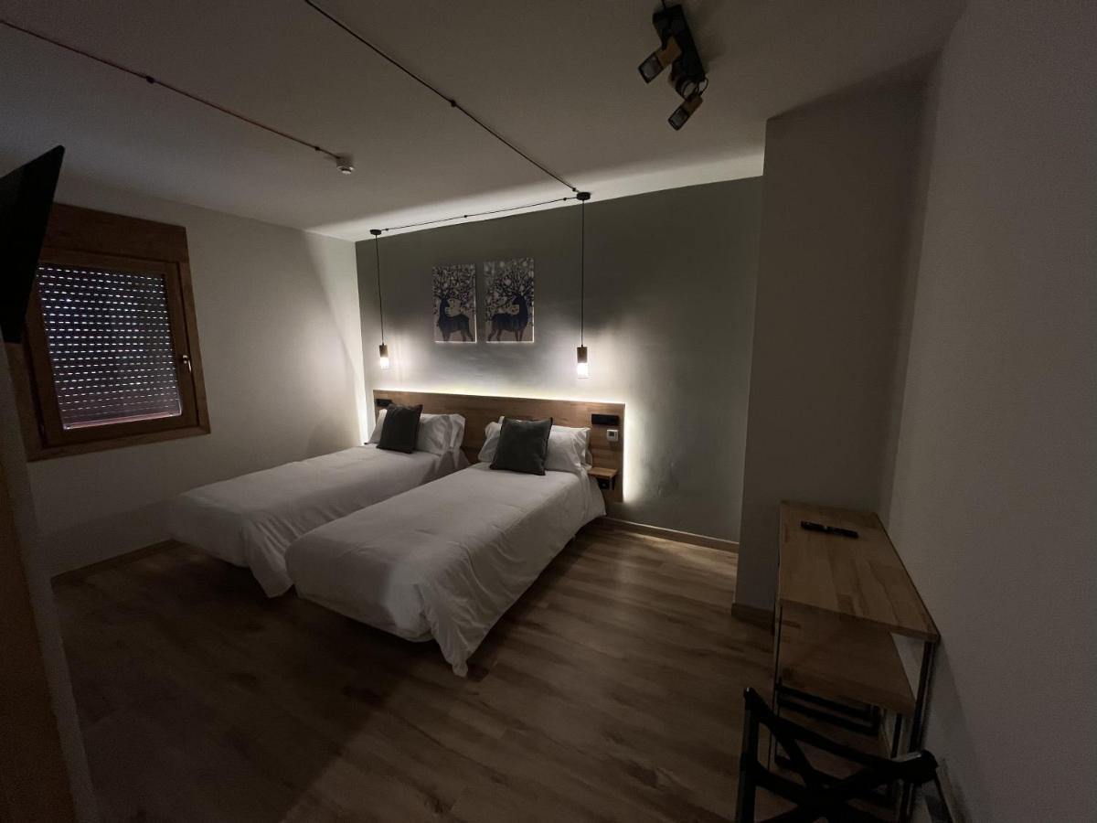 Hotel Els Encantats Еспот Екстериор снимка