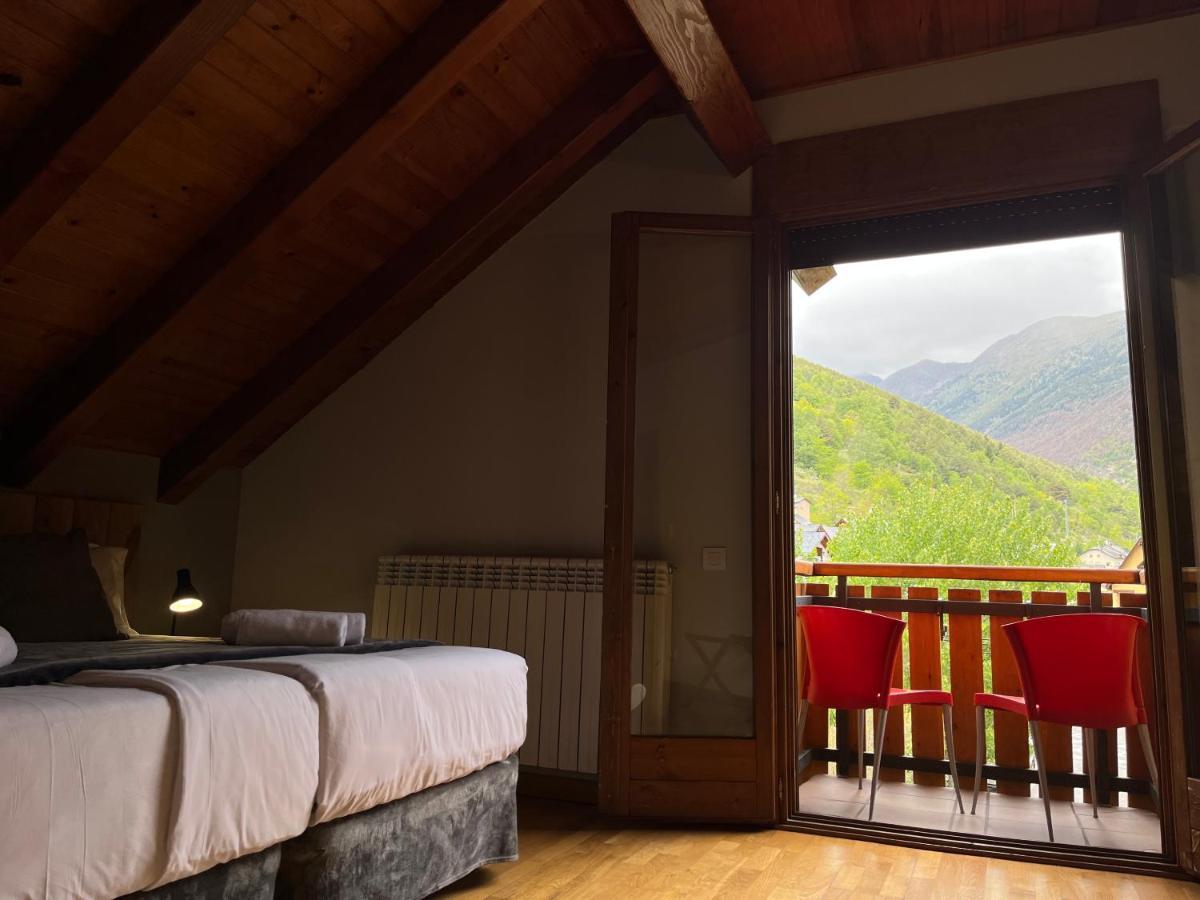 Hotel Els Encantats Еспот Екстериор снимка