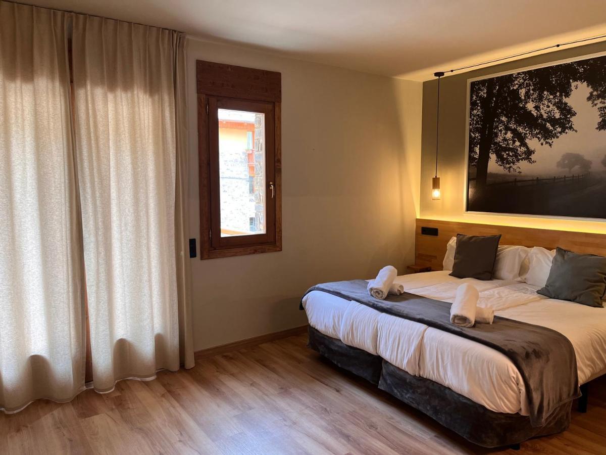 Hotel Els Encantats Еспот Екстериор снимка
