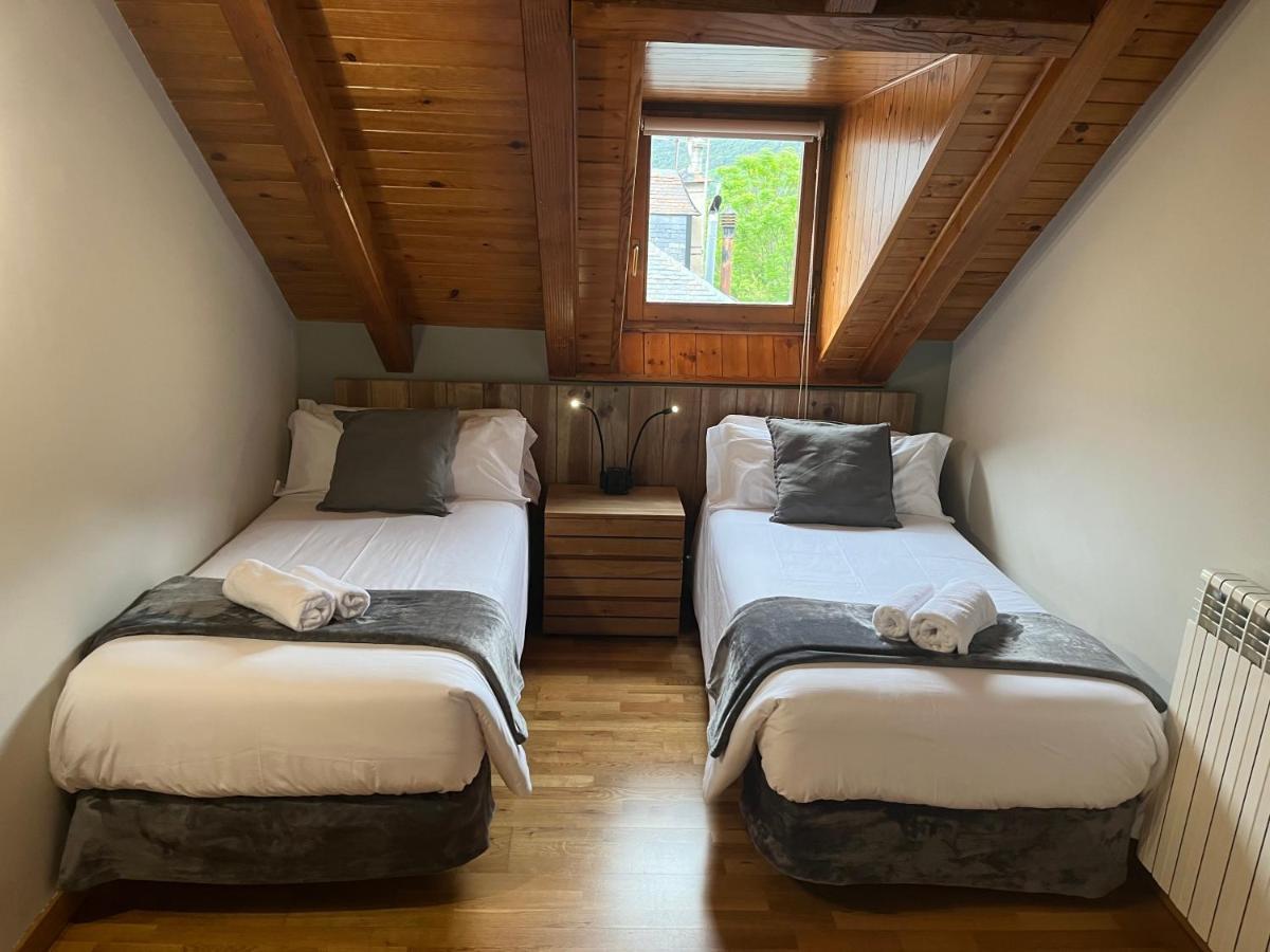 Hotel Els Encantats Еспот Екстериор снимка
