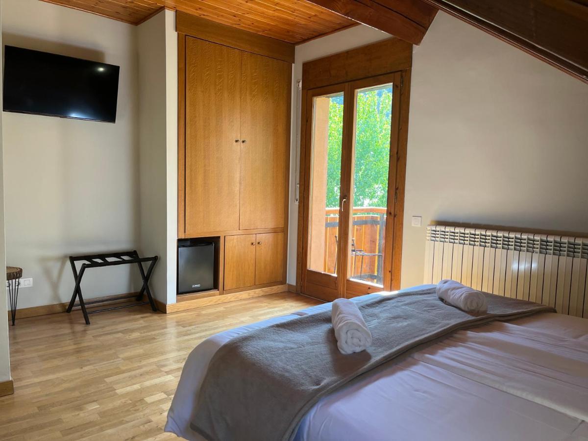 Hotel Els Encantats Еспот Екстериор снимка