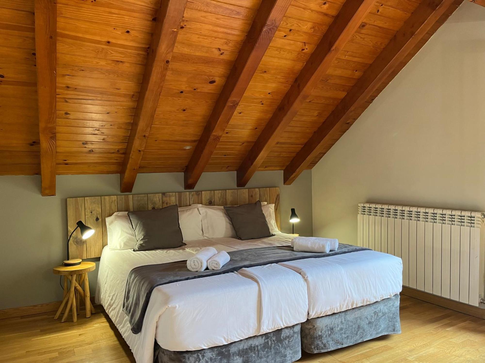 Hotel Els Encantats Еспот Екстериор снимка