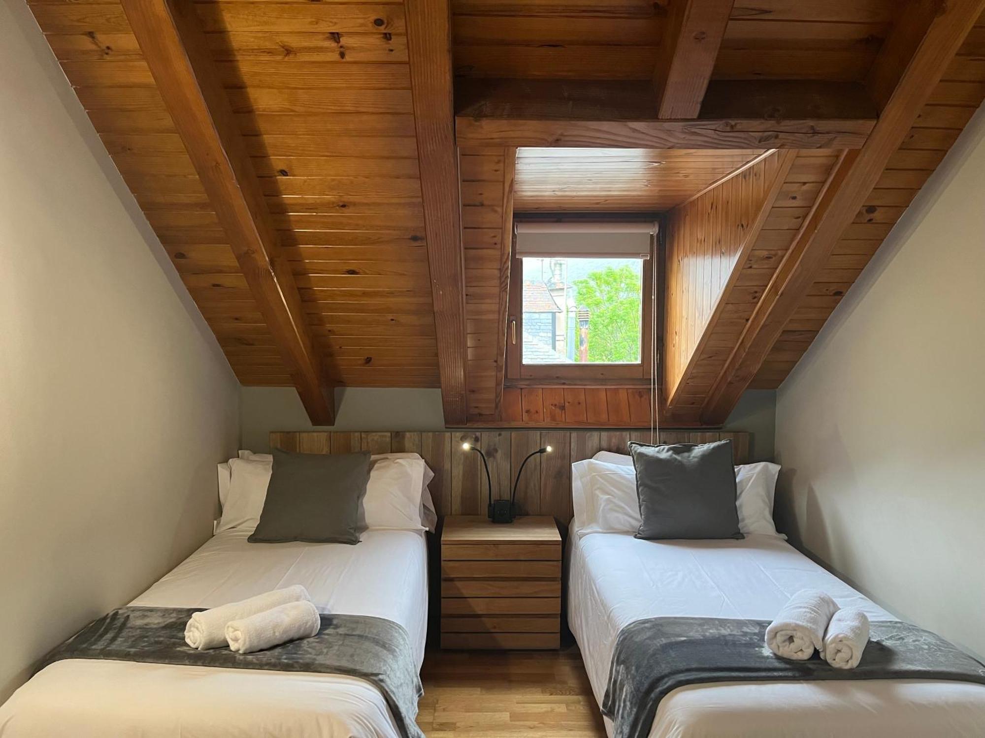 Hotel Els Encantats Еспот Екстериор снимка