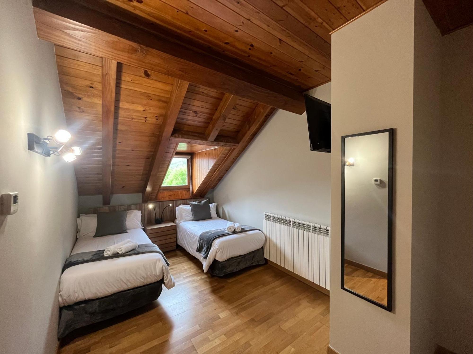 Hotel Els Encantats Еспот Екстериор снимка