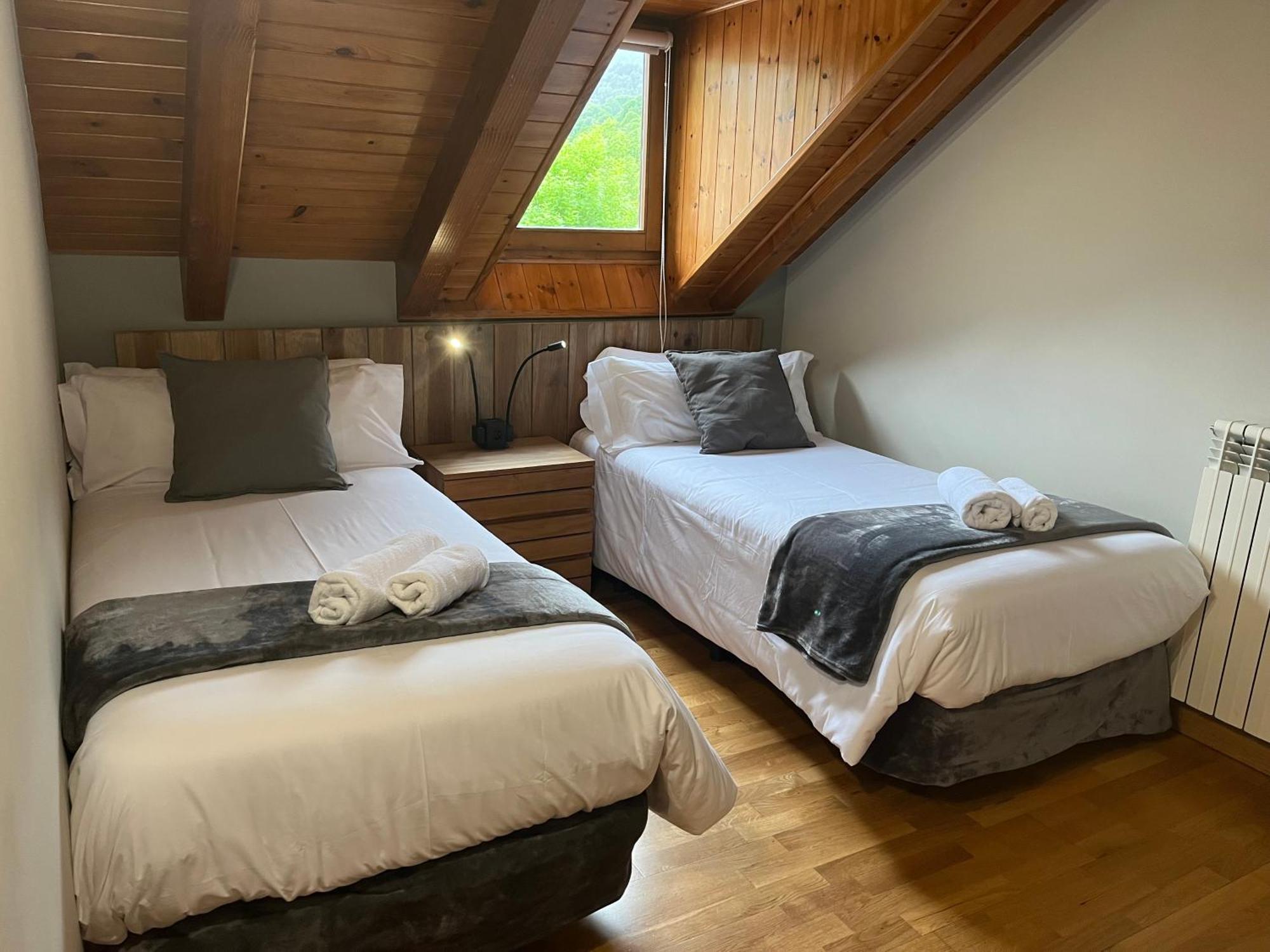 Hotel Els Encantats Еспот Екстериор снимка